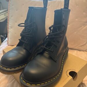 Dr. Martens women’s size 9. BRAND NEW!!